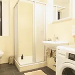 Апартаменты 2 Stylische Separate Mit Zwei Privaten Stellplaetzen Fuer Bis Zu 8 Personen Und Stadtnah Кобленц