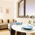 2 Stylische Separate Mit Zwei Privaten Stellplaetzen Fuer Bis Zu 8 Personen Und Stadtnah * Кобленц