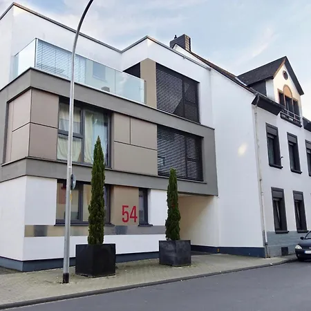 2 Stylische Separate Mit Zwei Privaten Stellplaetzen Fuer Bis Zu 8 Personen Und Stadtnah Apartmán