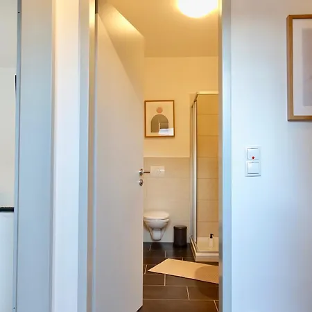Apartmán 2 Stylische Separate Mit Zwei Privaten Stellplaetzen Fuer Bis Zu 8 Personen Und Stadtnah Koblenc