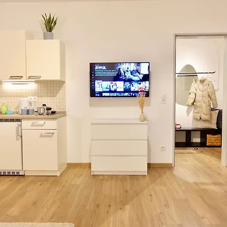 2 Stylische Separate Mit Zwei Privaten Stellplaetzen Fuer Bis Zu 8 Personen Und Stadtnah *