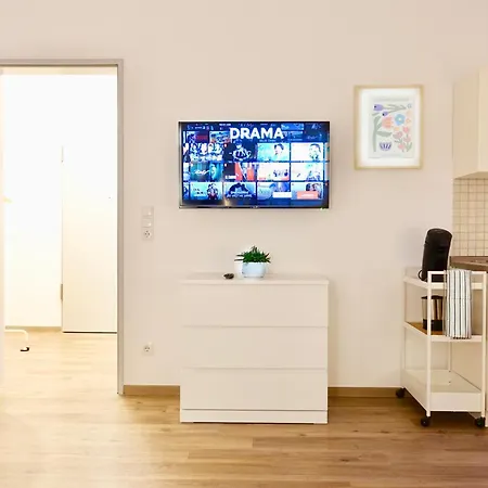 Apartmán 2 Stylische Separate Mit Zwei Privaten Stellplaetzen Fuer Bis Zu 8 Personen Und Stadtnah