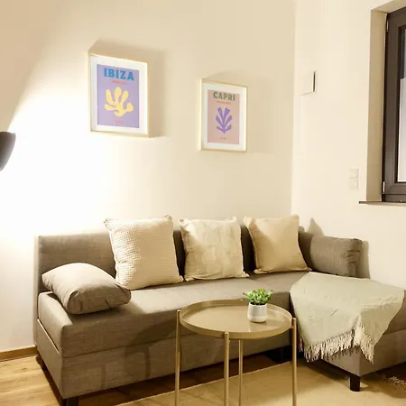 Daire 2 Stylische Separate Mit Zwei Privaten Stellplaetzen Fuer Bis Zu 8 Personen Und Stadtnah