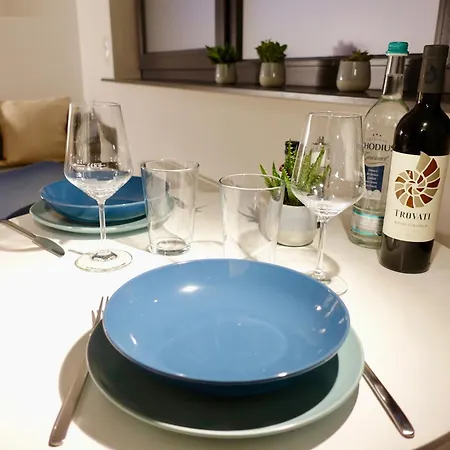 2 Stylische Separate Mit Zwei Privaten Stellplaetzen Fuer Bis Zu 8 Personen Und Stadtnah * Koblenc