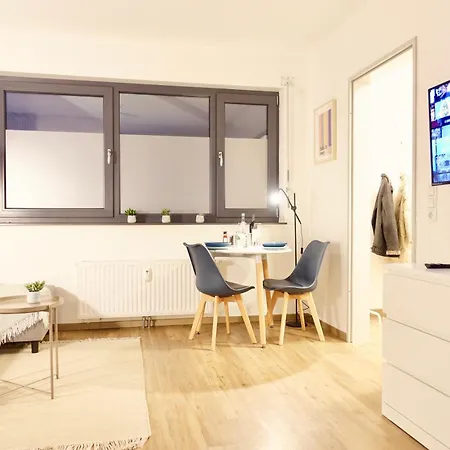 2 Stylische Separate Mit Zwei Privaten Stellplaetzen Fuer Bis Zu 8 Personen Und Stadtnah Daire Koblenz (Rhineland-Palatinate)