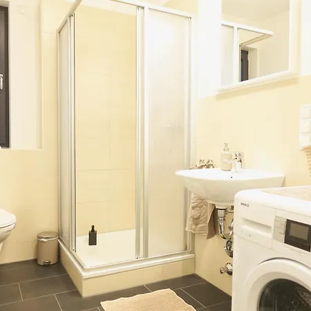 Apartmán 2 Stylische Separate Mit Zwei Privaten Stellplaetzen Fuer Bis Zu 8 Personen Und Stadtnah Koblenc