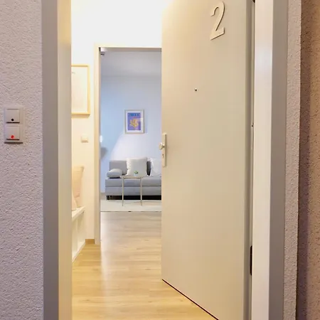 2 Stylische Separate Mit Zwei Privaten Stellplaetzen Fuer Bis Zu 8 Personen Und Stadtnah Apartmán *