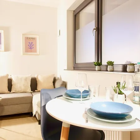 2 Stylische Separate Mit Zwei Privaten Stellplaetzen Fuer Bis Zu 8 Personen Und Stadtnah * Koblenz (Rhineland-Palatinate)