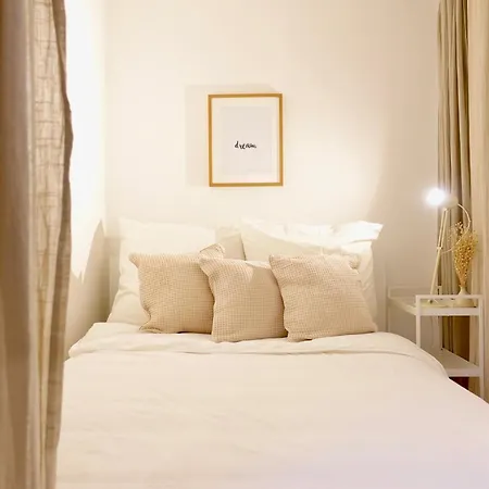 Apartmán 2 Stylische Separate Mit Zwei Privaten Stellplaetzen Fuer Bis Zu 8 Personen Und Stadtnah Koblenc