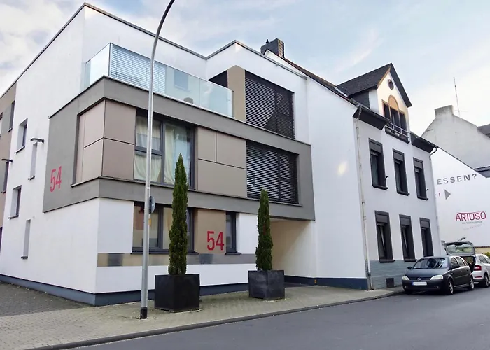 2 Stylische Separate Mit Zwei Privaten Stellplaetzen Fuer Bis Zu 8 Personen Und Stadtnah Apartment
