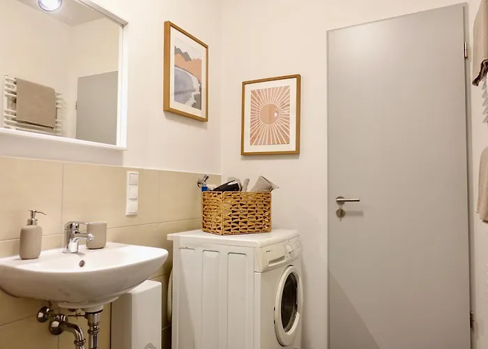 Apartment 2 Stylische Separate Mit Zwei Privaten Stellplaetzen Fuer Bis Zu 8 Personen Und Stadtnah